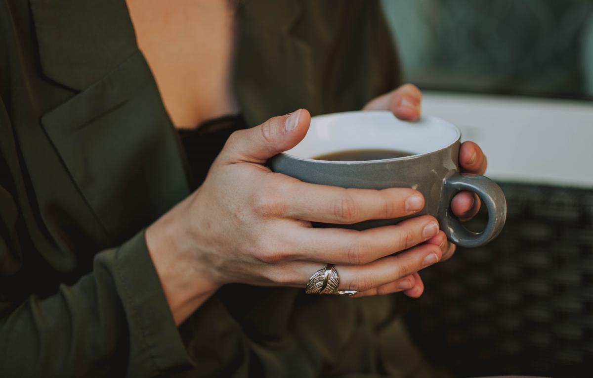 hands holding a coffee cup