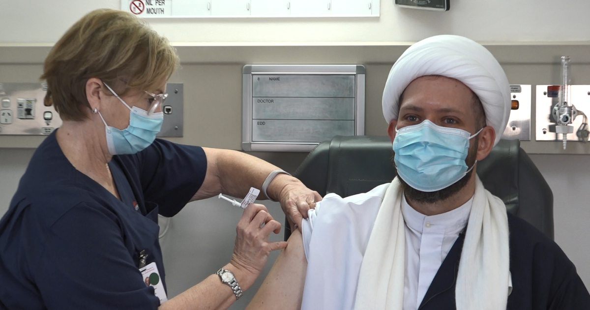 Sheikh Farhat getting vaccinated