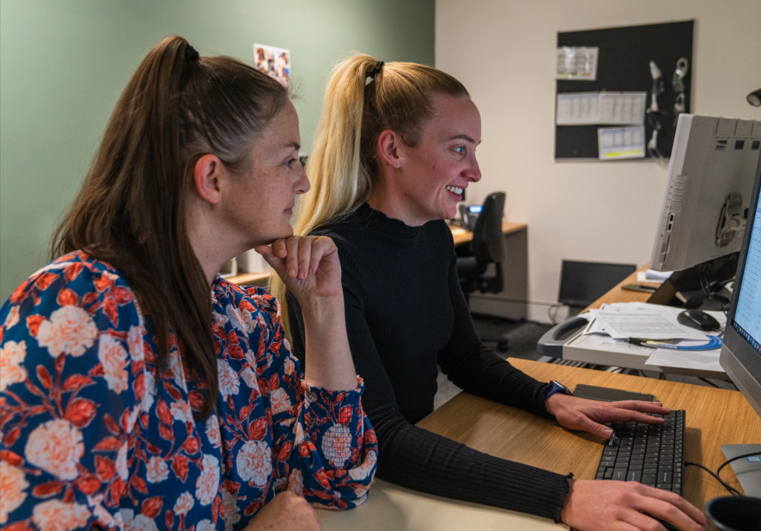 SESLHD staff using a computer